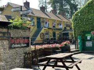 Basil Sheils Bar, Restaurant & B&B